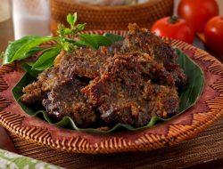Rendang Daging Sapi: Sejarah, Resep, dan Kenapa Banyak Orang Menyukainya?